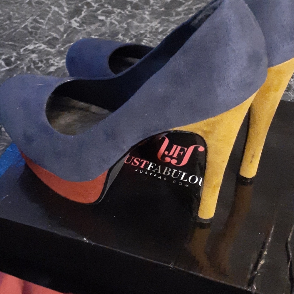 Shoes - Picture 3 of 4